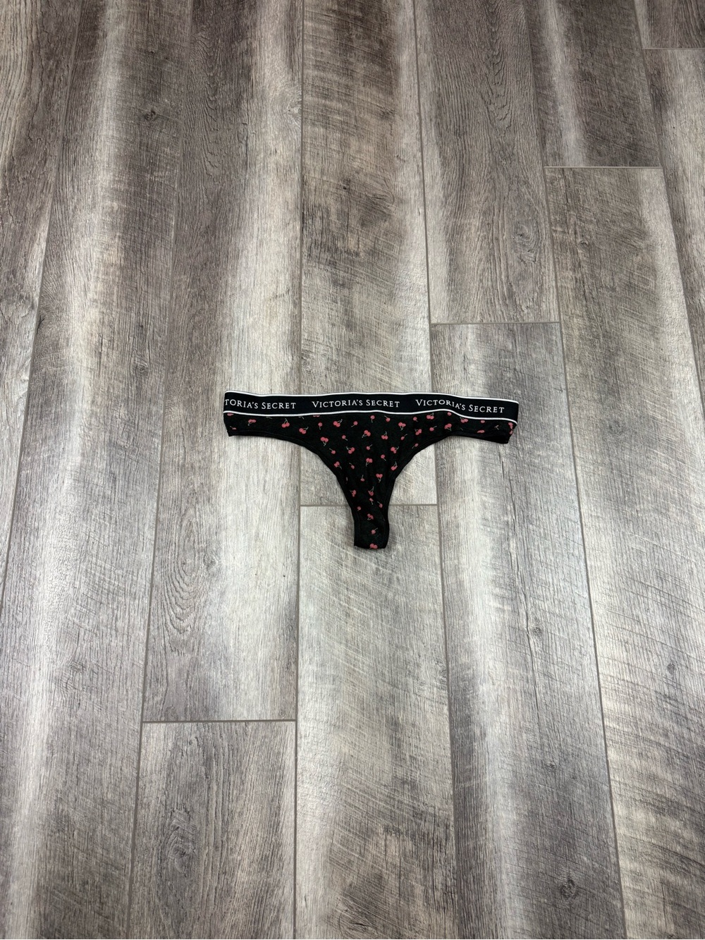 VS Black Cherry Thong